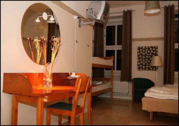 Chambre Triple Basique avec Salle de Bains Commune