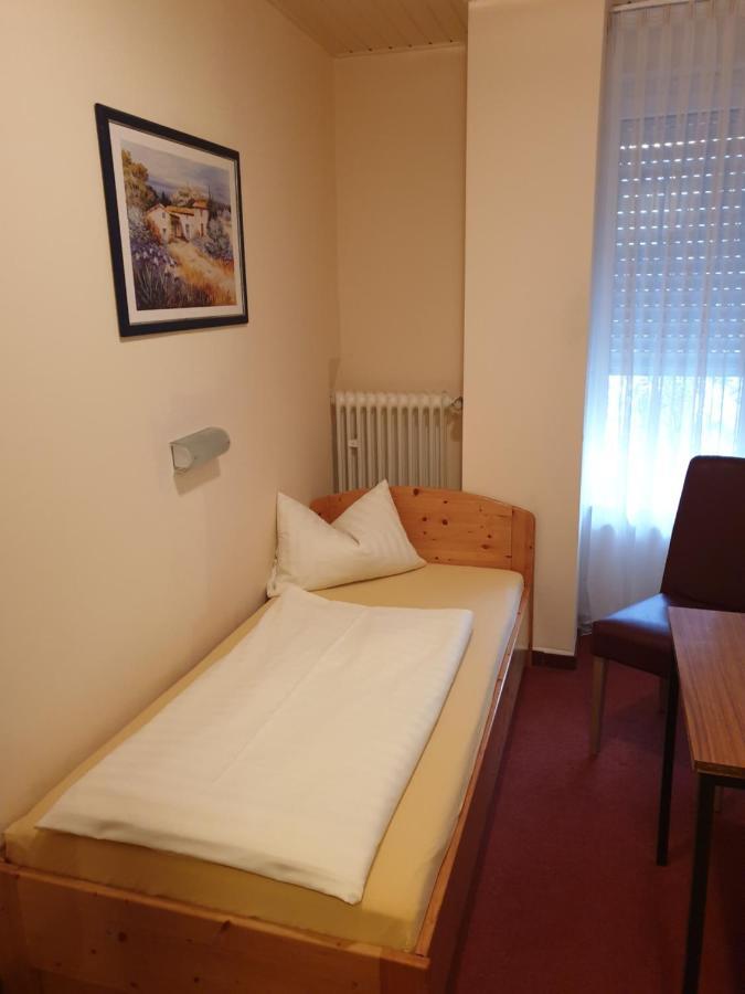 Chambre Simple avec Toilettes Communes