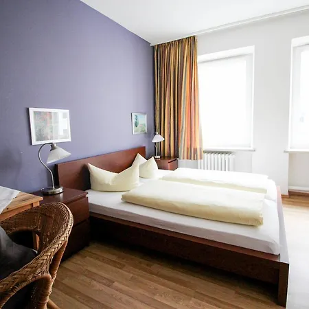Hotel Pension Am Hauptbahnhof-3
